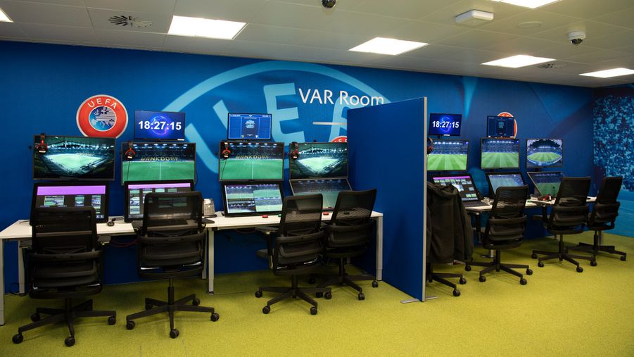 Sportal.hu: Az UEFA VAR-szobájában jártunk – videóval