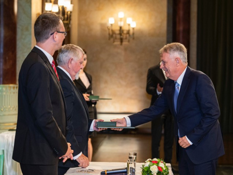 Magyar Érdemrend tisztikeresztje kitüntetésben részesült Berzi Sándor