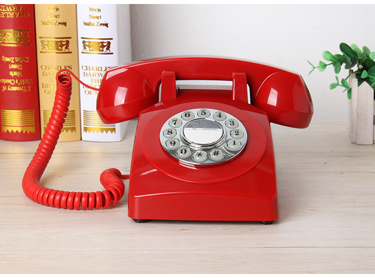 Most is csörög a telefon?